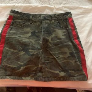 Forever 21 camo skirt. Size large.